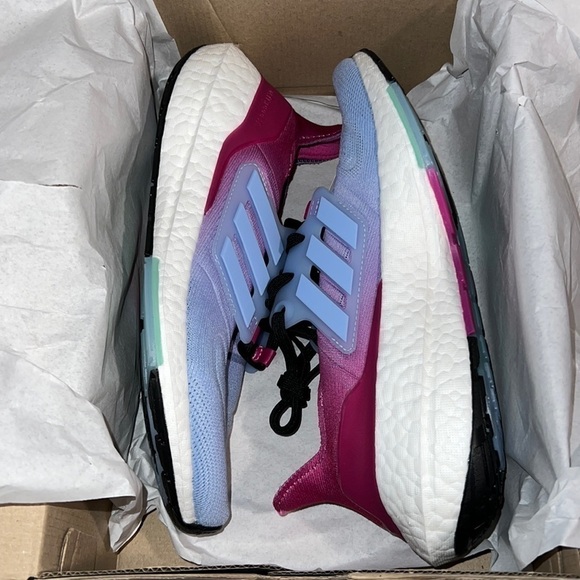 Adidas Ultraboost 22 Running Shoes size 7 Blue Lavender Fuchsia - Picture 2 of 8